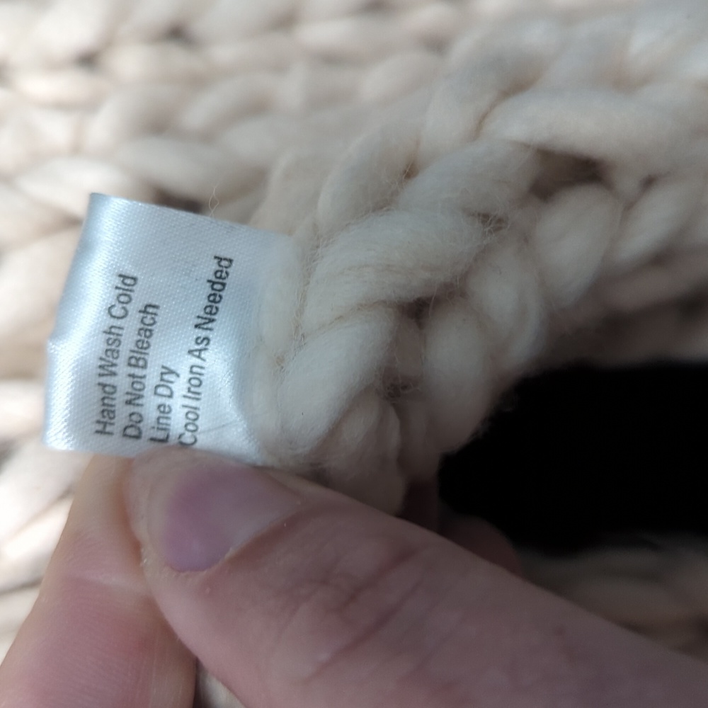 Knit scarf - Picture 5 of 5